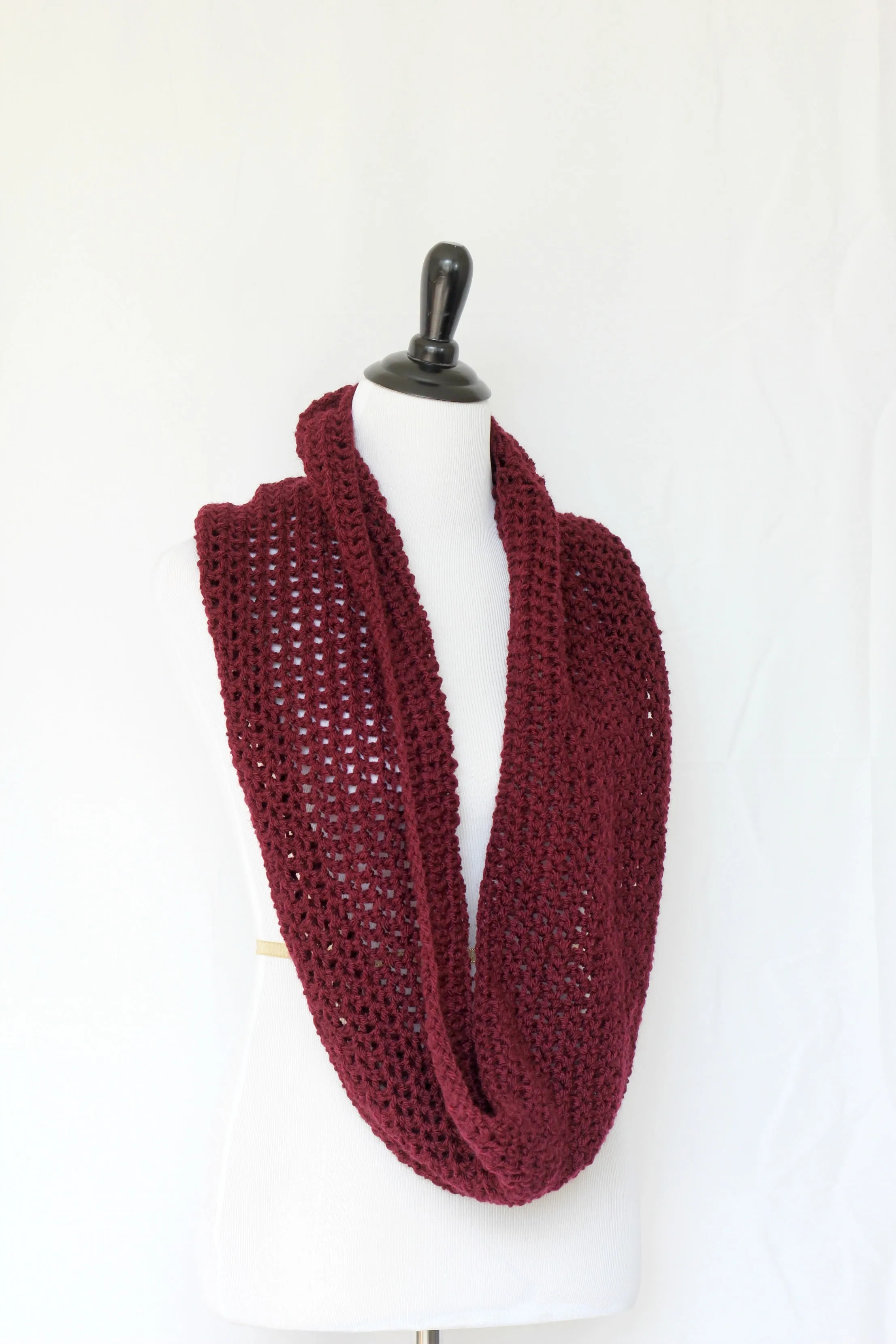 Crochet cowl in burgundy color, chunky infinity scarf - 12 colors available